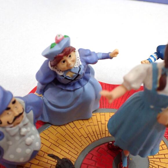 Wizard of Oz Dept 56 Follow the Yellow Brick Road Figurine w/Box 56.59360 - Picture 6 of 16